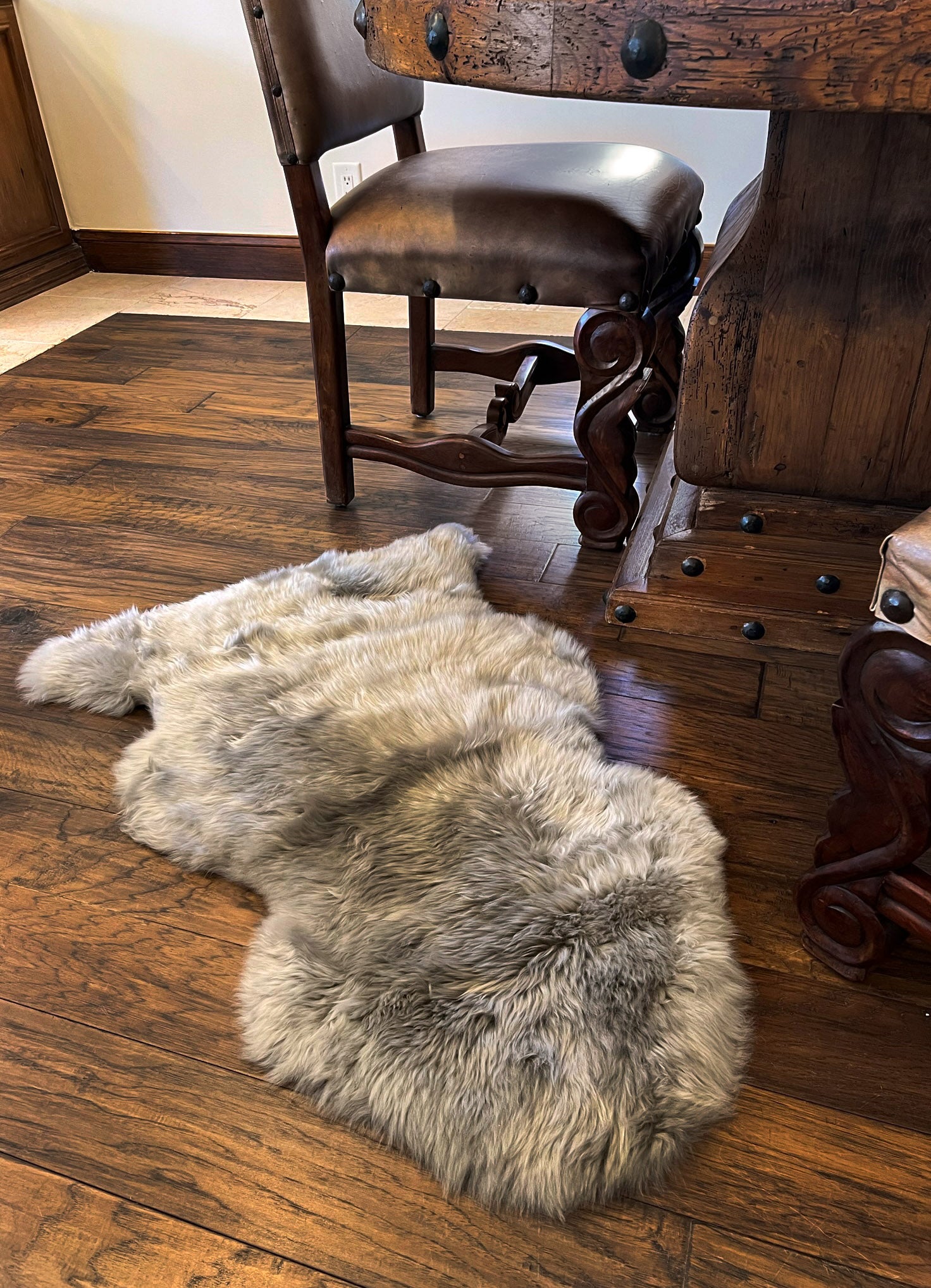 Dark Beige New Zealand Sheepskin 2' x 3' by Hudson Hides