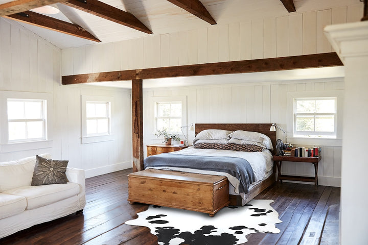 Black and White X-Large Brazilian Cowhide Rug 8'0"H x 5'10"W #B12677 by Hudson Hides