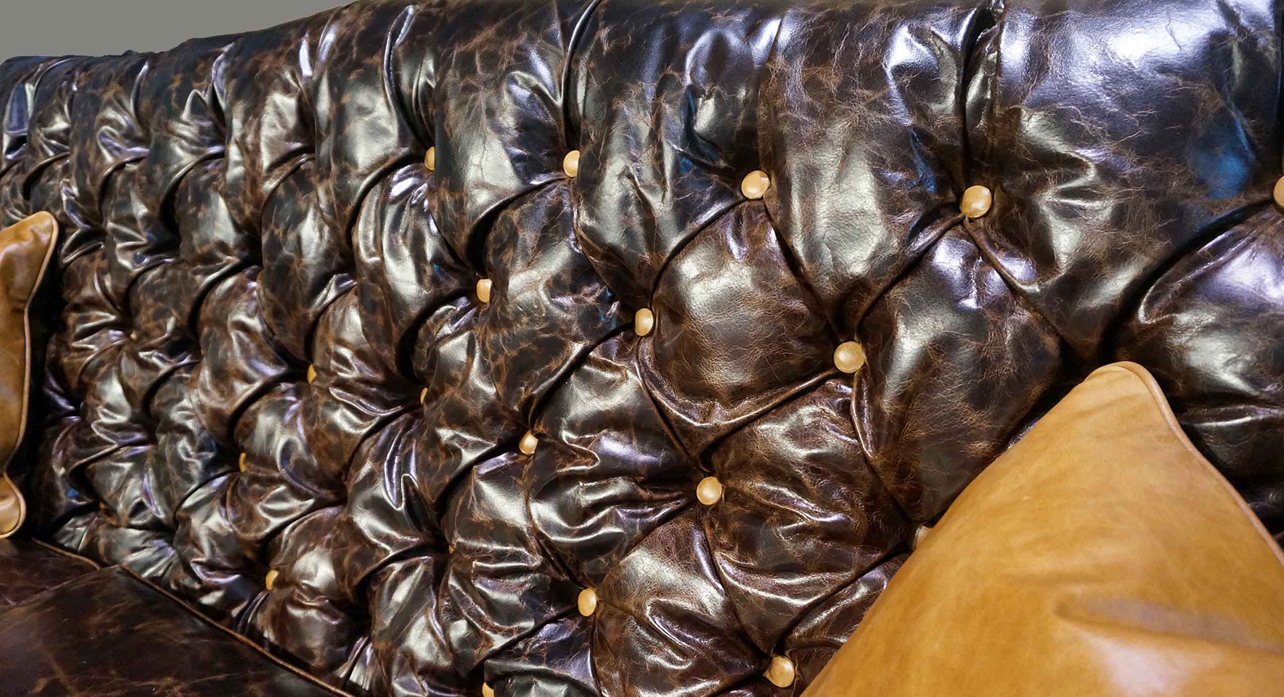 Medina 3 cushion tufted Sofa