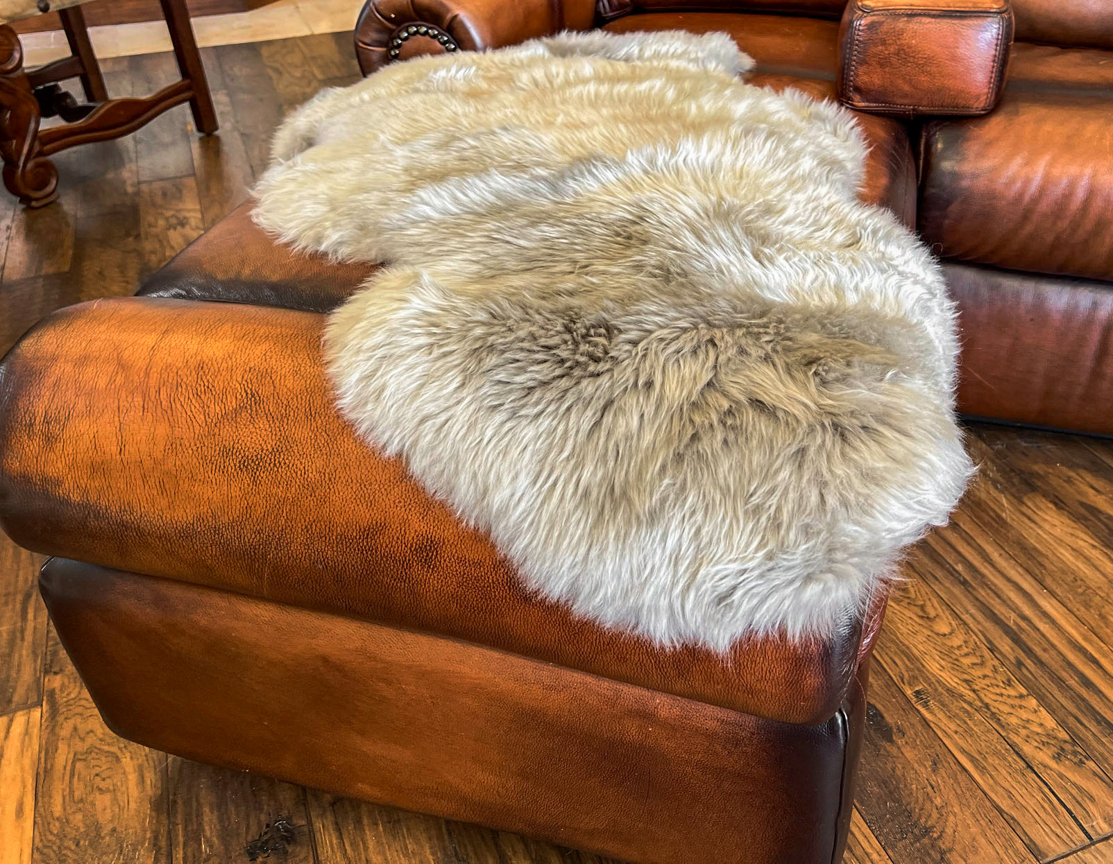 Dark Beige New Zealand Sheepskin 2' x 3' by Hudson Hides