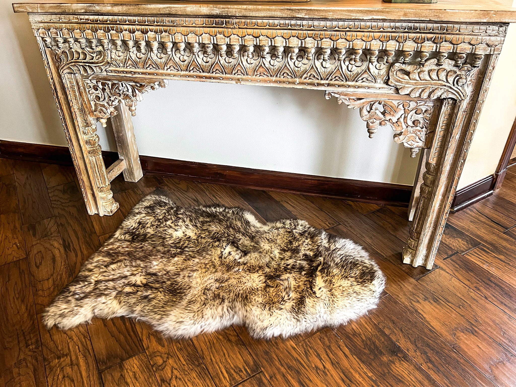 Wolf Tipped New Zealand Sheepskin 2' x 3' by Hudson Hides