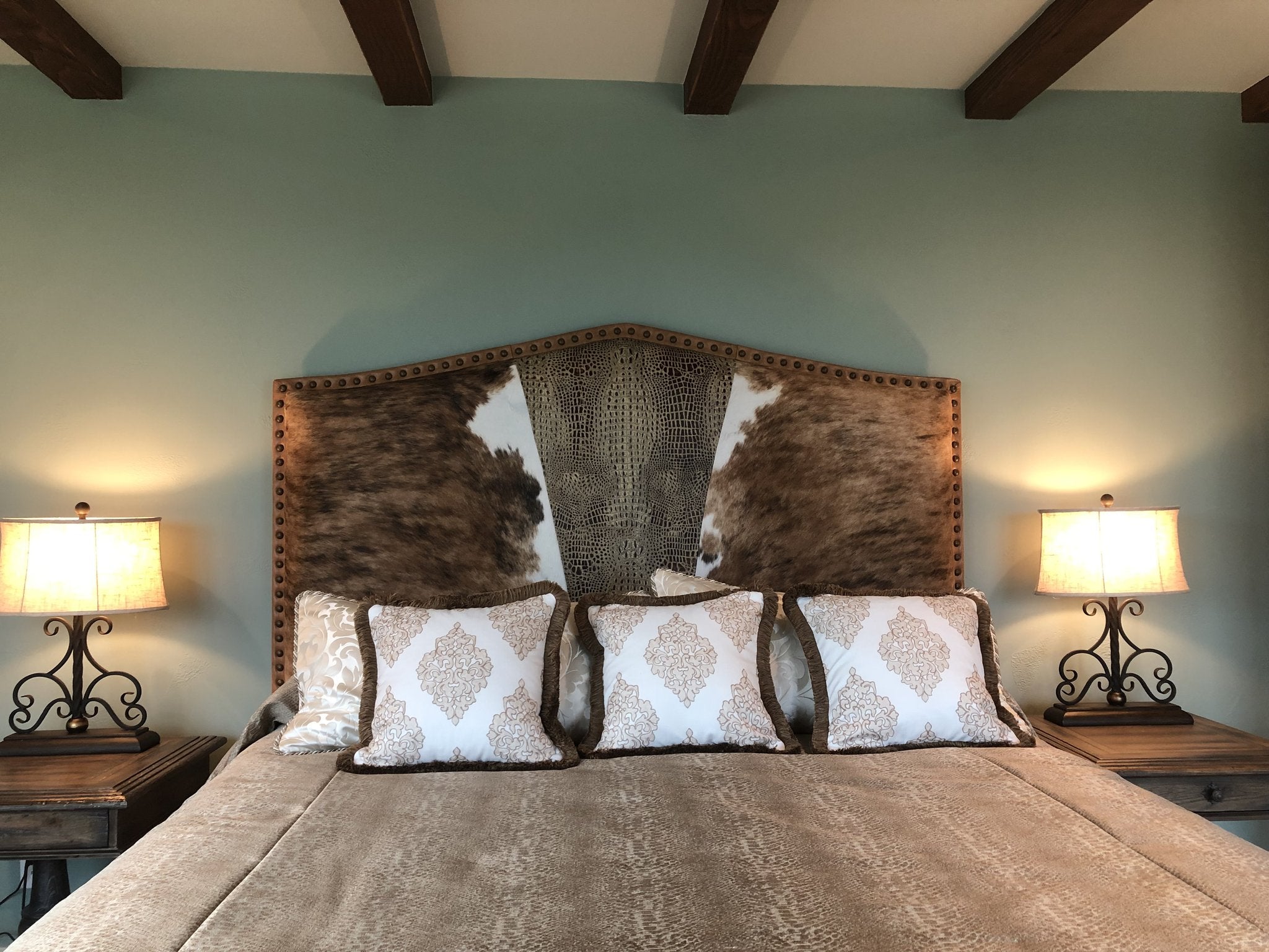 Handlebar H Cowhide Headboard